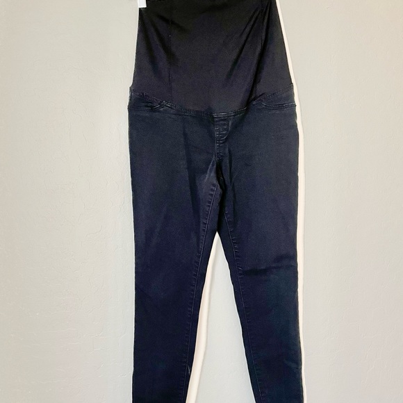 Ingrid & Isabel Crossover Panel Maternity Skinny Jeans in Black, Size 2 - Picture 3 of 6